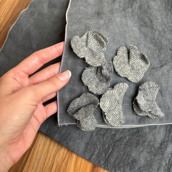 Giardino Segreto Linen Floral Appliqué Artsy Lagenlook Gray Oversized Scarf - Picture 4 of 10